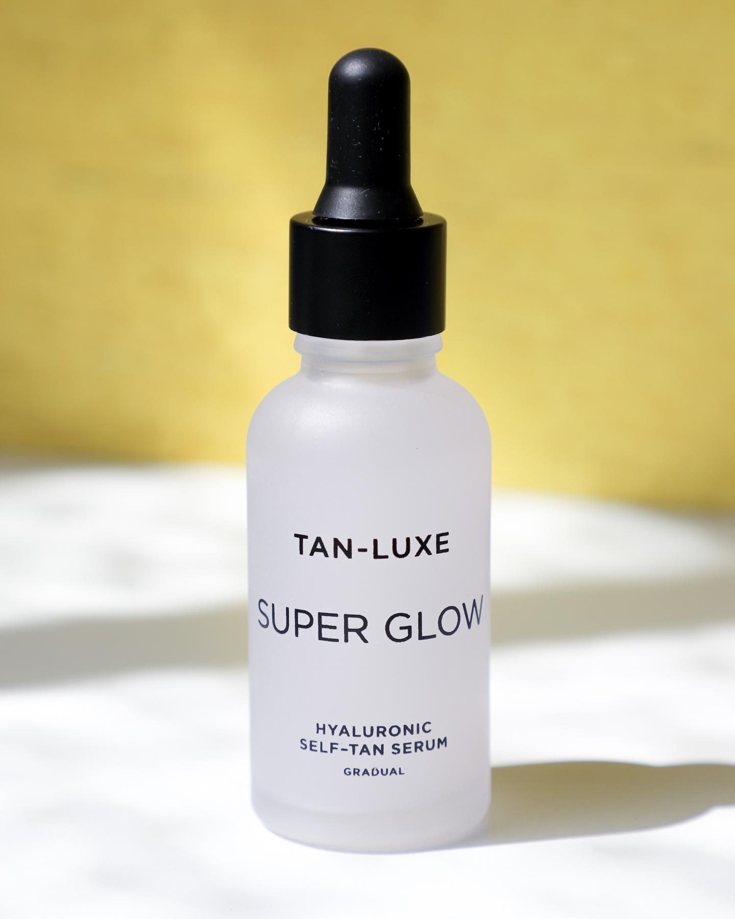 سرم برنزه کننده هیالورونیک اسید تان لوکسTan-Luxe Super Glow Hyaluronic Self-tan Serum Gradual